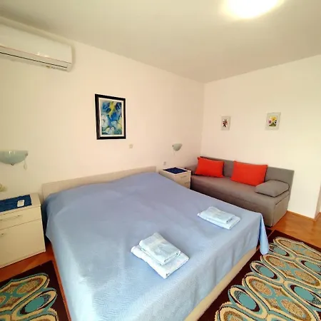 Josip Bed & Breakfast 4*