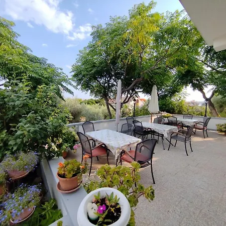 Josip Bed & Breakfast